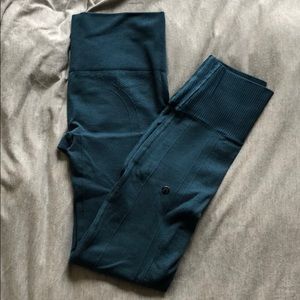 Lululemon ebb to street pant (size 4)